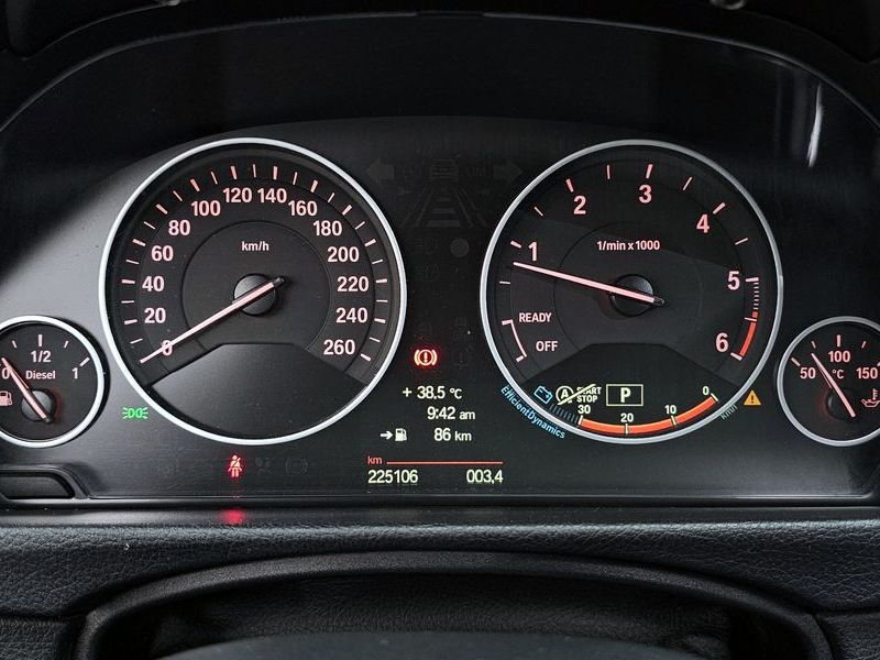2013 BMW 3 Series 320d ED Edition photo 8