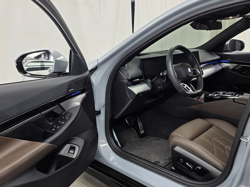2024 BMW 5 Series 520i M Sport photo 10