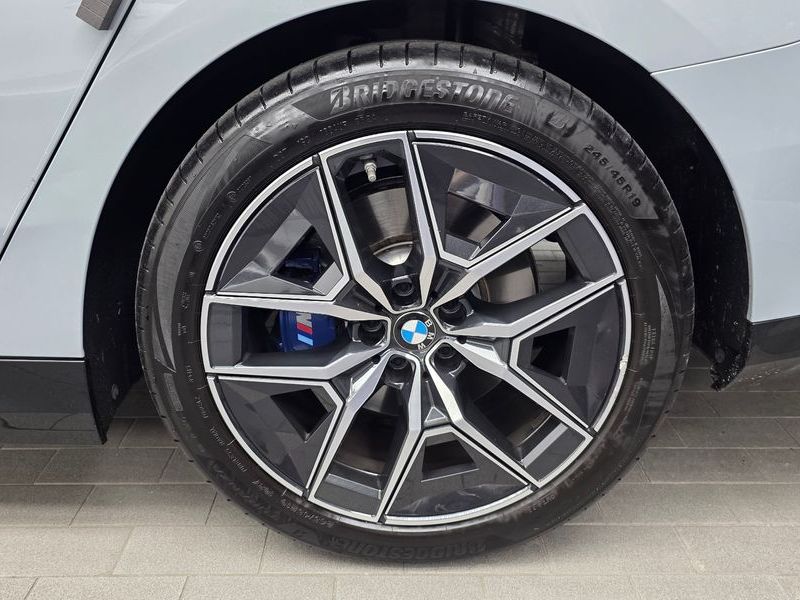 2024 BMW 5 Series 520i M Sport photo 21