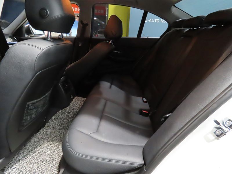 2012 BMW 3 Series 320d photo 7