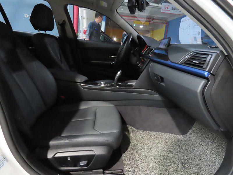 2012 BMW 3 Series 320d photo 8