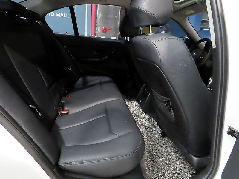 2012 BMW 3 Series 320d photo 9
