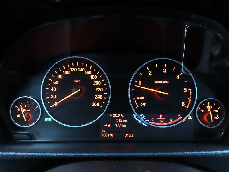 2012 BMW 3 Series 320d photo 10
