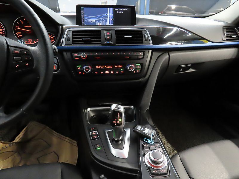 2012 BMW 3 Series 320d photo 12