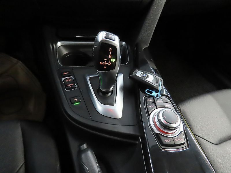 2012 BMW 3 Series 320d photo 14