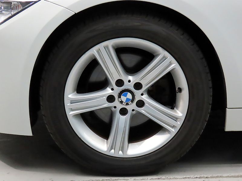 2012 BMW 3 Series 320d photo 20