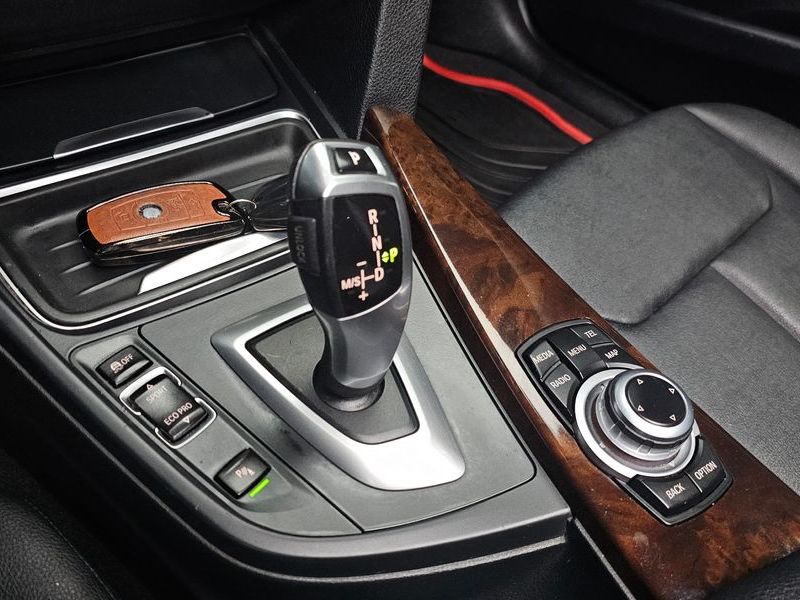 2013 BMW 3 Series 320d xDrive photo 9