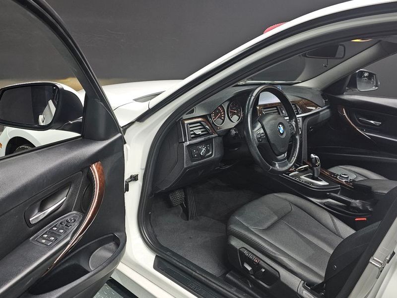 2013 BMW 3 Series 320d xDrive photo 10
