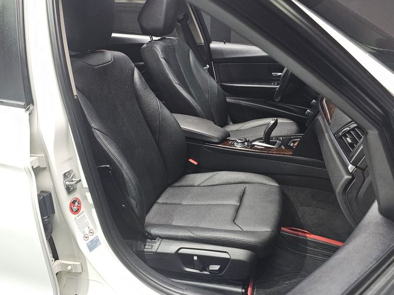 2013 BMW 3 Series 320d xDrive photo 12