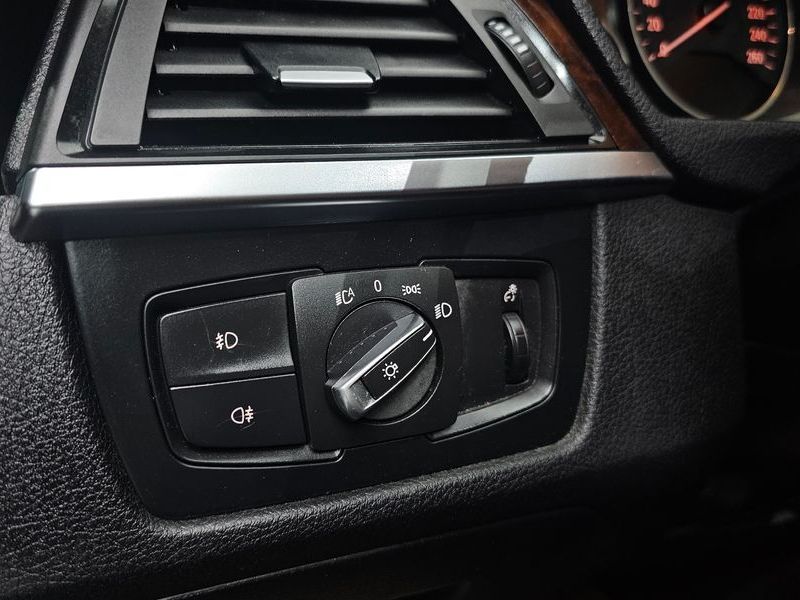 2013 BMW 3 Series 320d xDrive photo 16