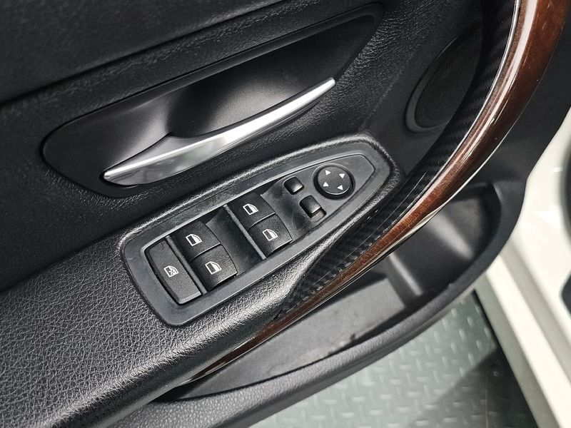 2013 BMW 3 Series 320d xDrive photo 17