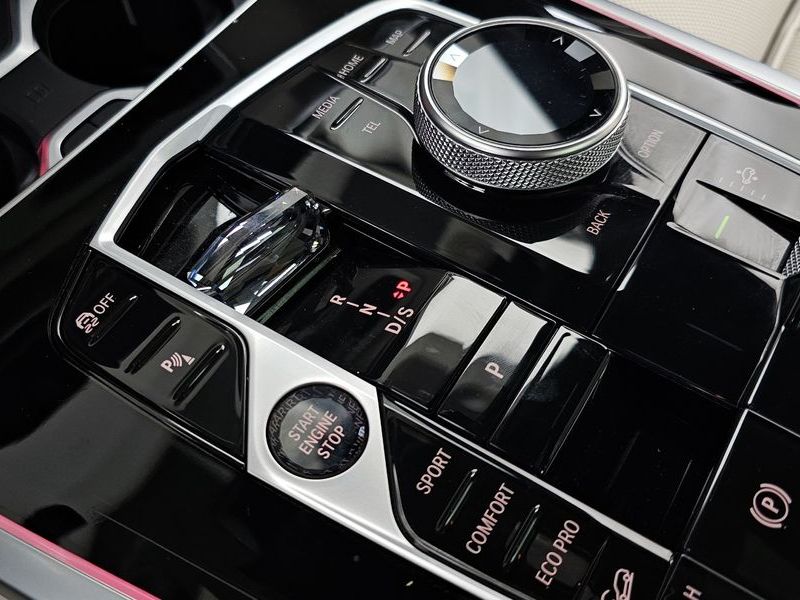 2024 BMW X7 xDrive 40d M Sport 7 STR photo 9