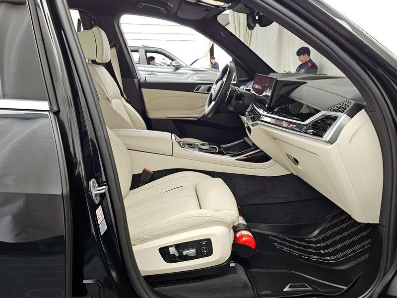 2024 BMW X7 xDrive 40d M Sport 7 STR photo 11