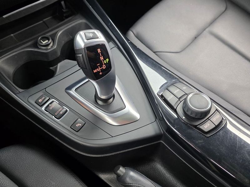 2014 BMW 1 Series 118d Urban Pack1 5Dr photo 9
