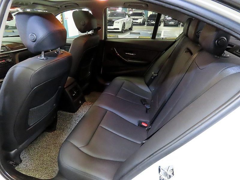 2012 BMW 3 Series 320d photo 7