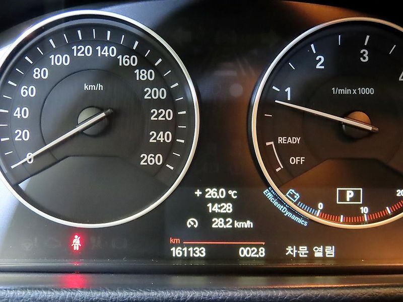 2012 BMW 3 Series 320d photo 8