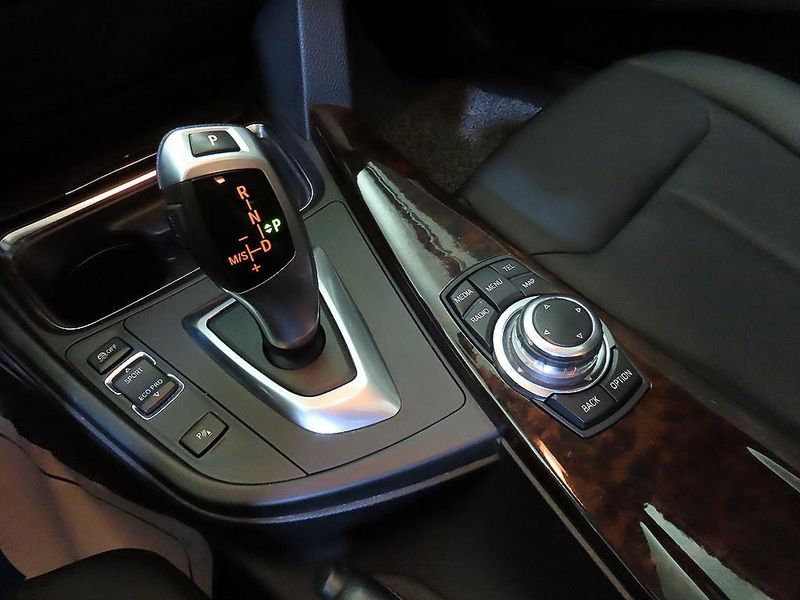 2012 BMW 3 Series 320d photo 9