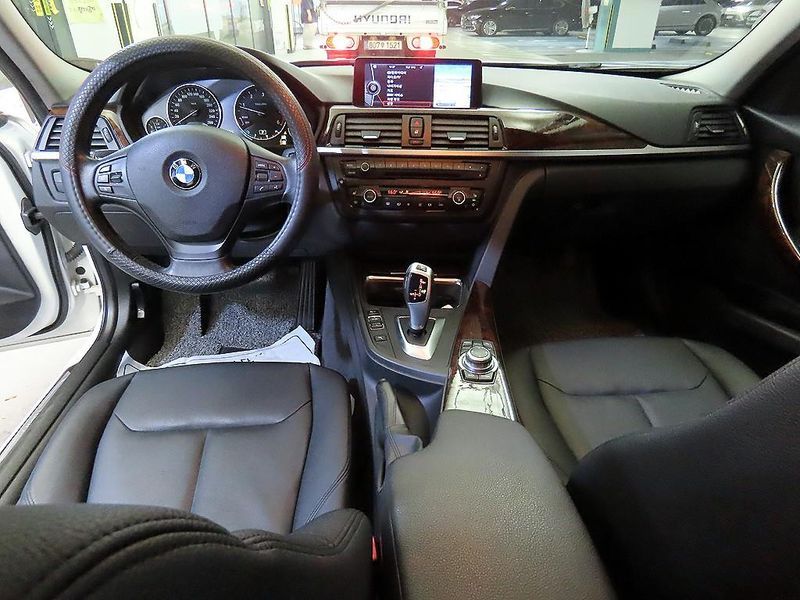 2012 BMW 3 Series 320d photo 10
