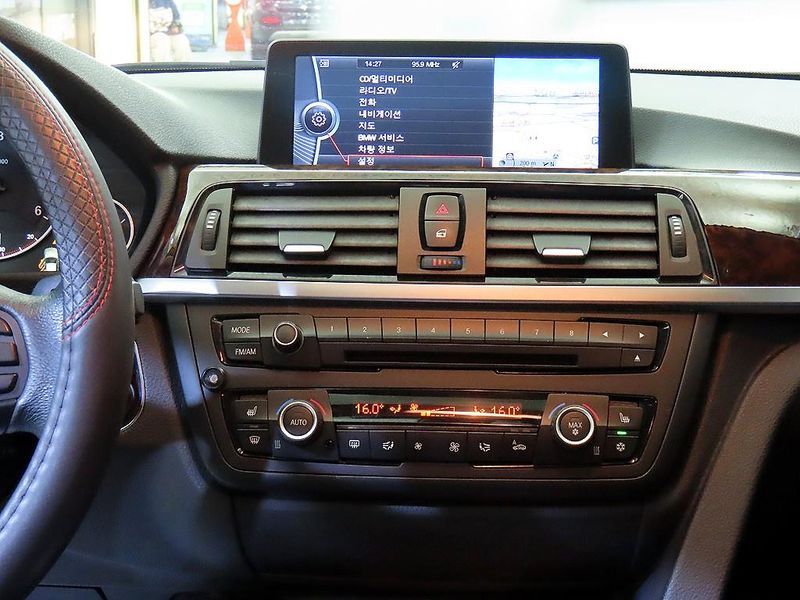 2012 BMW 3 Series 320d photo 11