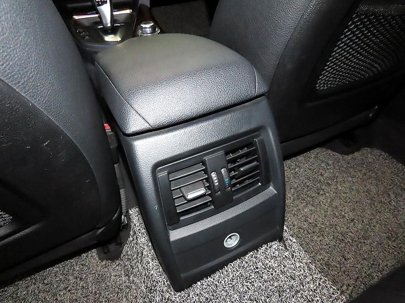 2012 BMW 3 Series 320d photo 16