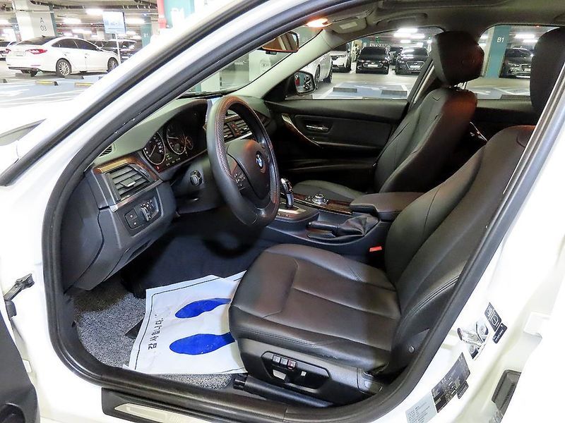 2012 BMW 3 Series 320d photo 19