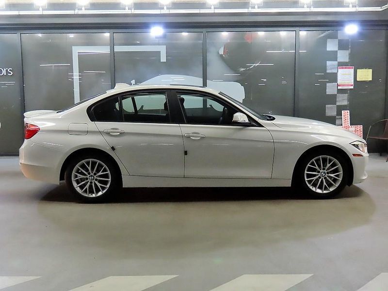 2012 BMW 3 Series 320d photo 20