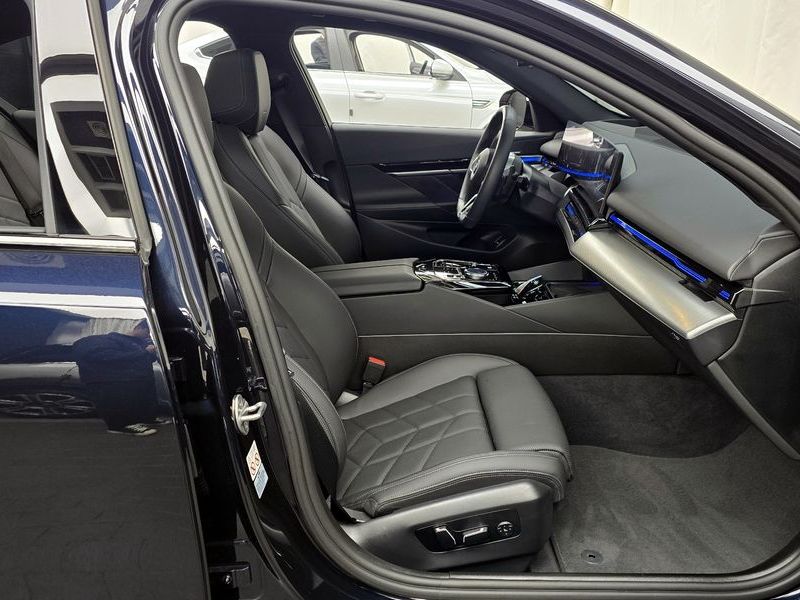 2024 BMW 5 Series 520i M Sport photo 11