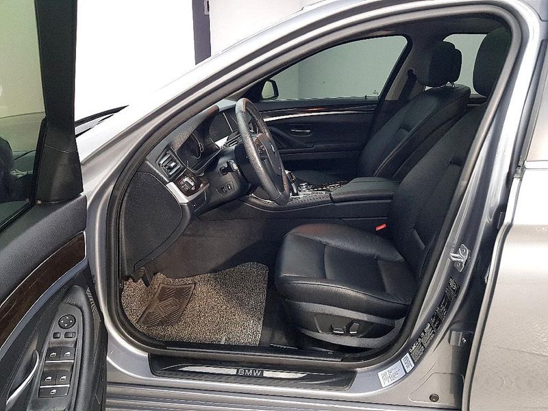 2013 BMW 5 Series 528i xDrive photo 8