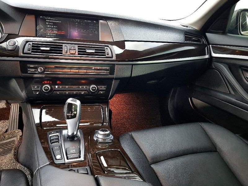 2013 BMW 5 Series 528i xDrive photo 10