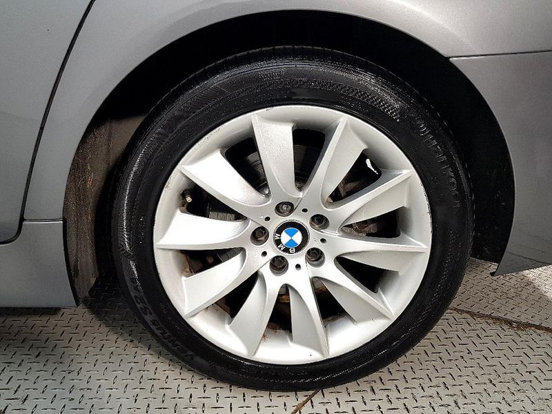 2013 BMW 5 Series 528i xDrive photo 20