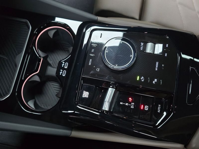 2026 BMW 5 Series 523d xDrive M Sport photo 9