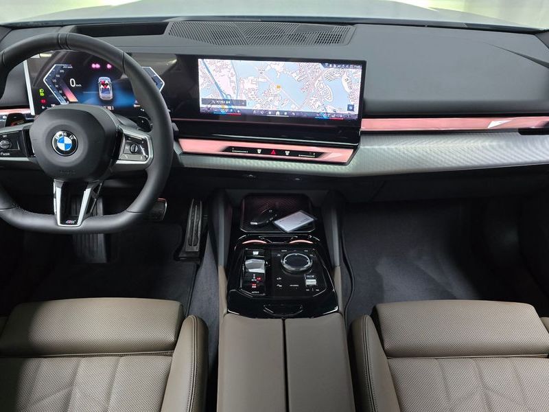 2026 BMW 5 Series 523d xDrive M Sport photo 7