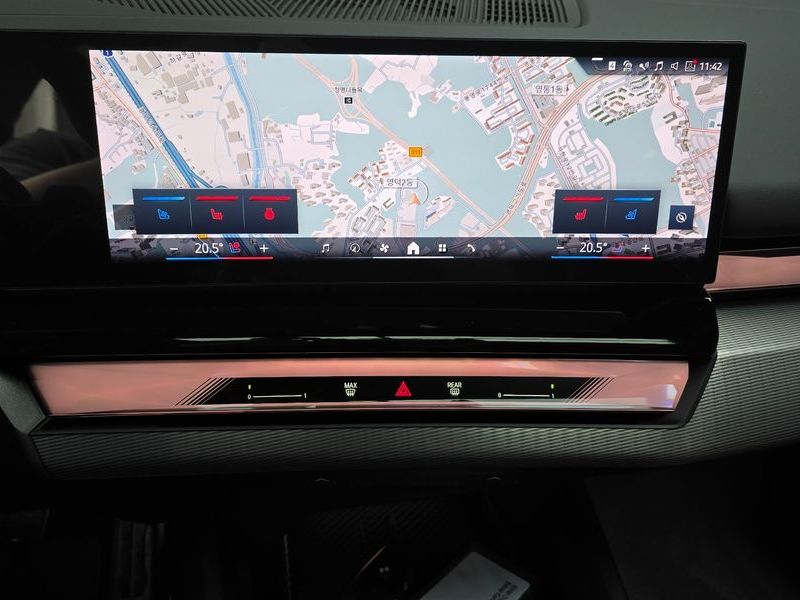 2026 BMW 5 Series 523d xDrive M Sport photo 13