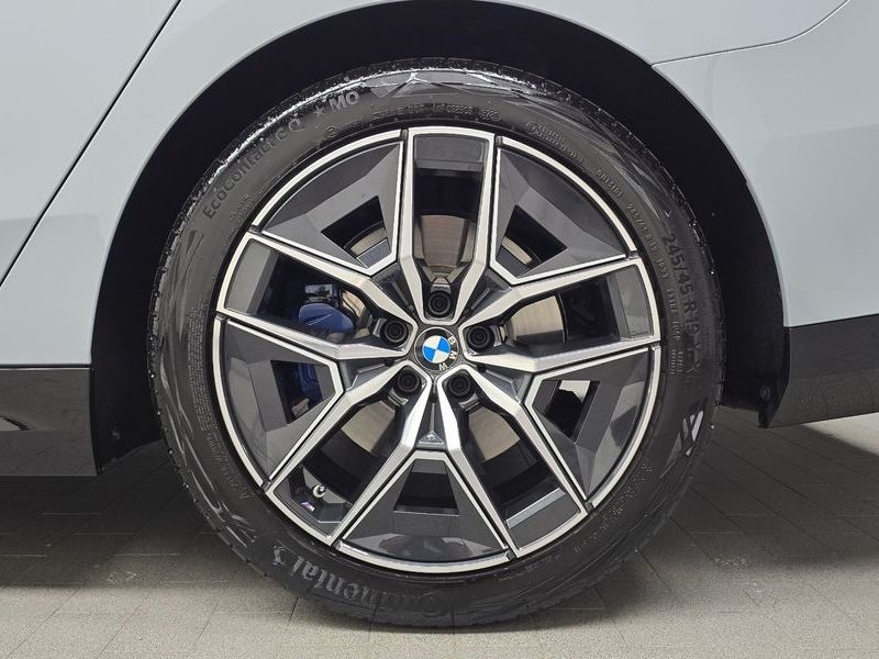 2026 BMW 5 Series 523d xDrive M Sport photo 21