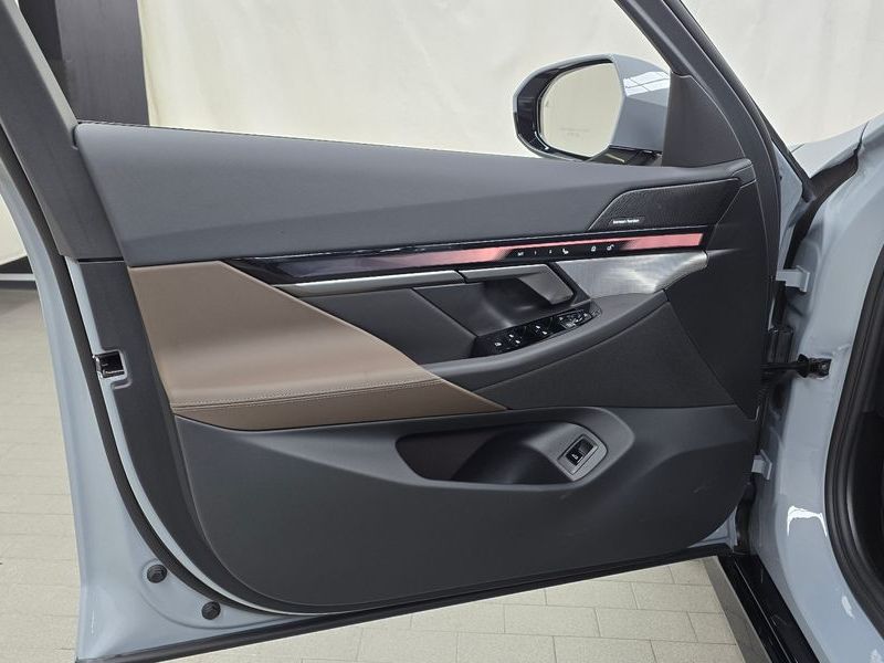 2026 BMW 5 Series 523d xDrive M Sport photo 24