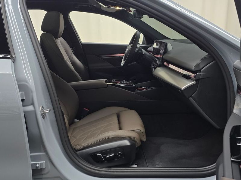 2026 BMW 5 Series 523d xDrive M Sport photo 26