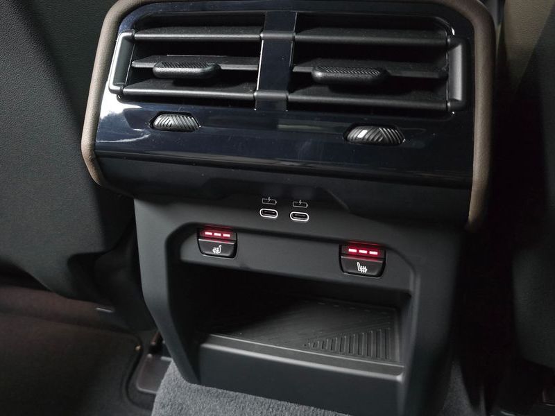 2026 BMW 5 Series 523d xDrive M Sport photo 28