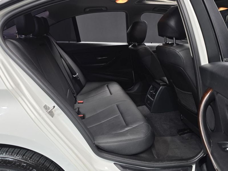 2014 BMW 3 Series 320d photo 11