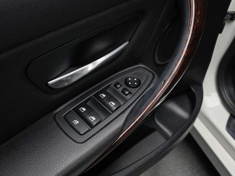 2014 BMW 3 Series 320d photo 17