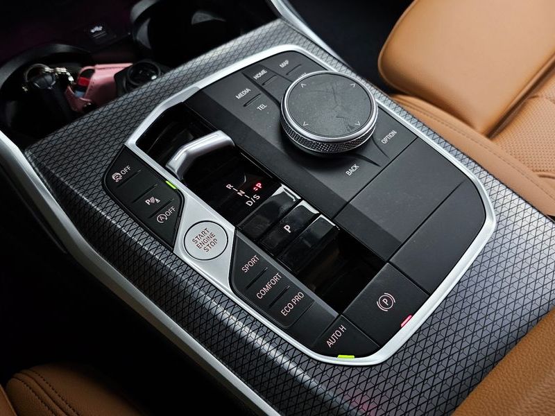 2024 BMW 3 Series 320i M Sport photo 9