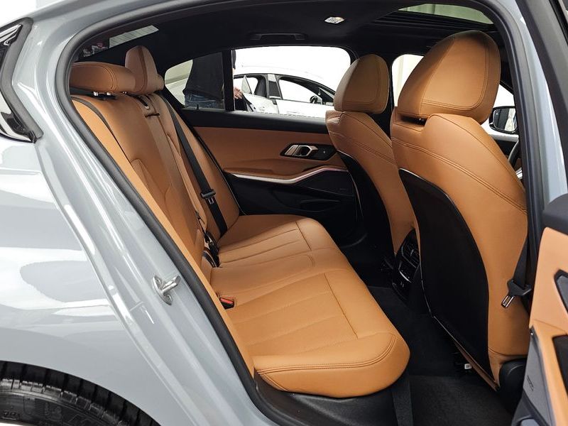 2024 BMW 3 Series 320i M Sport photo 12