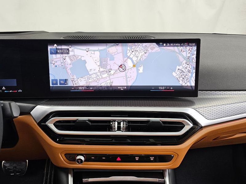 2024 BMW 3 Series 320i M Sport photo 14