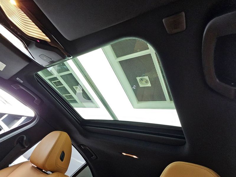 2024 BMW 3 Series 320i M Sport photo 18