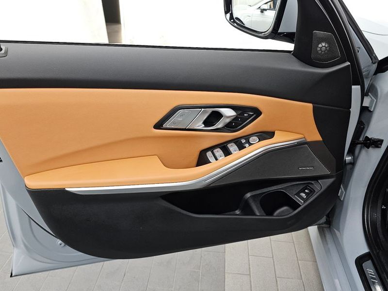 2024 BMW 3 Series 320i M Sport photo 24