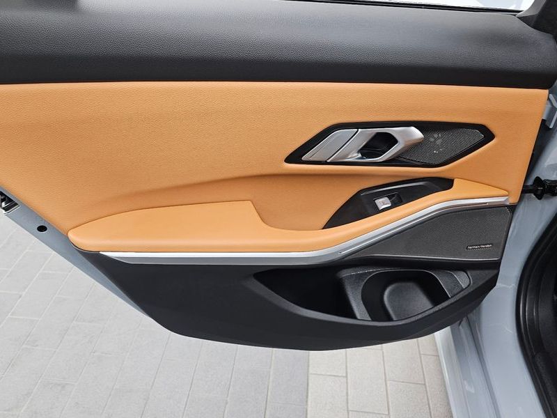 2024 BMW 3 Series 320i M Sport photo 25