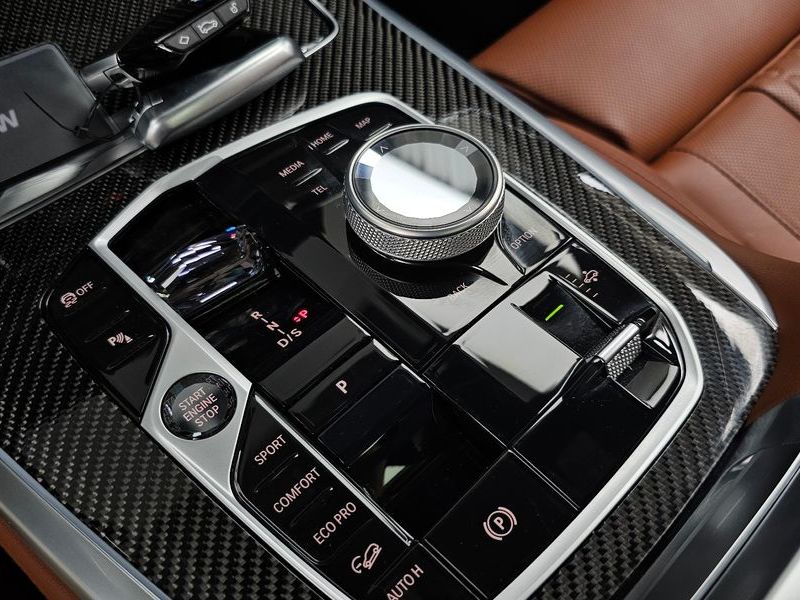2025 BMW X7 xDrive 40d M Sport 7 STR photo 9