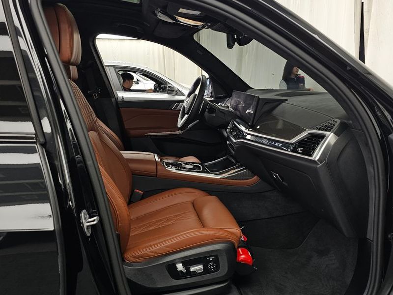 2025 BMW X7 xDrive 40d M Sport 7 STR photo 11