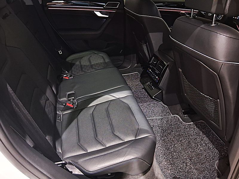 2024 Volkswagen Touareg 3.0 TDI Prestige photo 12