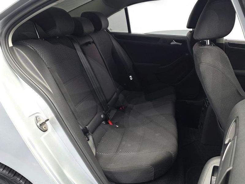 2012 Volkswagen Jetta 1.6 TDI Blue Motion 6th photo 12