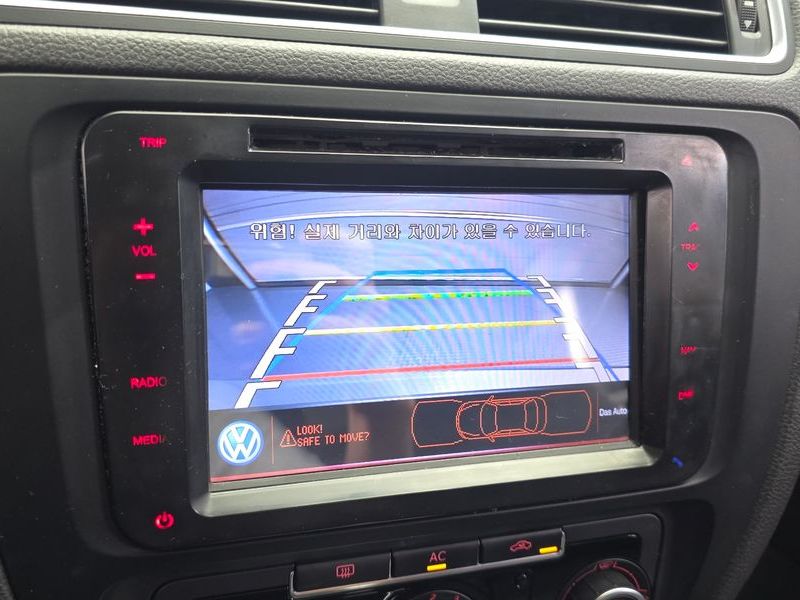 2012 Volkswagen Jetta 1.6 TDI Blue Motion 6th photo 16